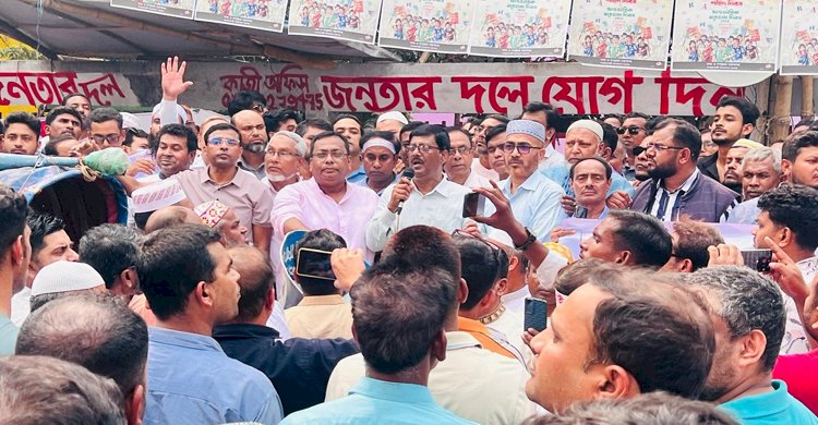 সার ডিলারদের নীতিমালা ২০২৫ বাতিলের দাবিতে রাজধানীতে মানববন্ধন  
