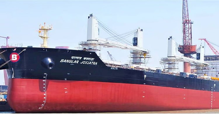 যুদ্ধবিরতির পর হরমুজ প্রণালি পার হতে নোঙর তুলেছে বাংলাদেশি জাহাজ