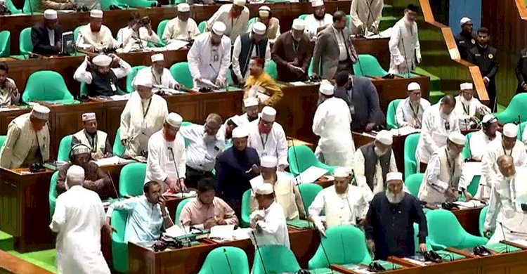 সংসদের অধিবেশন থেকে বিরোধীদলের ‘ওয়াকআউট’>
</div>
</div>
<div class=