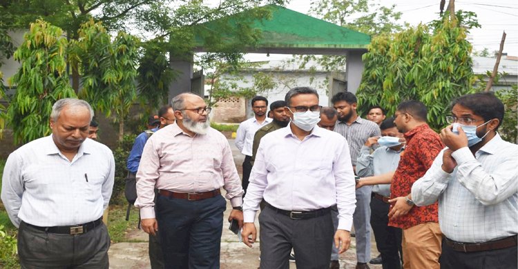 সুন্দরবন হতে উদ্ধারকৃত বাঘিনীর শারীরিক অবস্থা ও চিকিৎসা কার্যক্রম পরিদর্শনে প্রধান বন সংরক্ষক