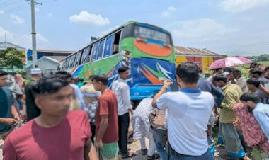নেত্রকোনায় বাসচাপায় স্ত্রী ও দুই মেয়ে নিহত, হাসপাতালে স্বামী