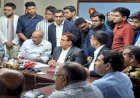 ইন্টার্ন চিকিৎসকদের প্রতিনিধিদলের সঙ্গে  স্বাস্থ্য সচিবের বৈঠক