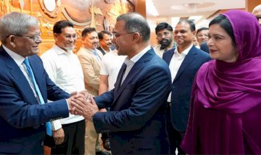 মালয়েশিয়ার উদ্দেশে ঢাকা ছেড়েছেন প্রধানমন্ত্রী তারেক রহমান
