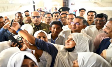 প্রধানমন্ত্রীর আয়োজনে মধ্যাহ্নভোজ করলেন সংসদ অধিবেশন দেখতে আসা শিক্ষার্থীরা