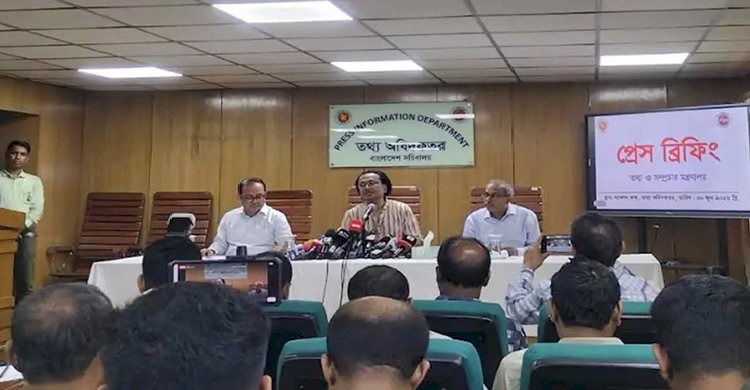 হাসিনার বক্তব্য প্রচার না করতে গণমাধ্যমকে আনুষ্ঠানিকভাবে জানাবে সরকার: তথ্য উপদেষ্টা