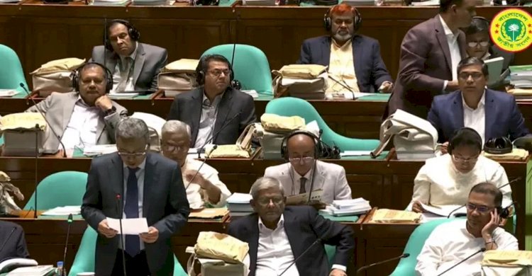 ত্রয়োদশ সংসদের প্রস্তাবিত বাজেট উত্থাপন করছেন অর্থমন্ত্রী