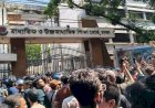 এবার ঢাকা শিক্ষাবোর্ড ঘেরাও করেছেন এইচএসসি পরীক্ষার্থীরা
