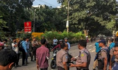 কর্মসূচি শেষে শিক্ষা ভবনের সামনে থেকে সরে গেলেন আন্দোলনরত শিক্ষার্থীরা