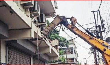 পশ্চিমবঙ্গে বুলডোজার দিয়ে গুঁড়িয়ে দেয়া হচ্ছে মমতার ভাতিজার কার্যালয়
