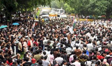 ভারতজুড়ে ককরোচের নতুন কর্মসূচি, সন্ধ্যায় মোমবাতি মিছিল
