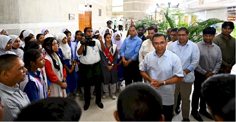সংসদ অধিবেশন দেখতে আসা শিক্ষা প্রতিষ্ঠানের শিক্ষক ও শিক্ষার্থীদের সঙ্গে প্রধানমন্ত্রী সাক্ষাৎ 