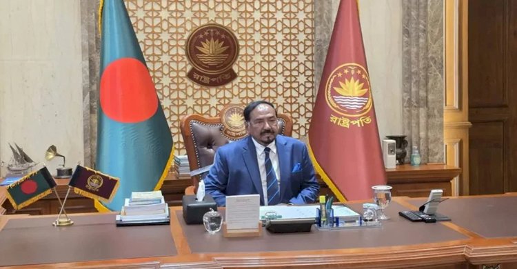 বঙ্গভবনে প্রথম দাপ্তরিক কার্যক্রম শুরু করলেন ভারপ্রাপ্ত রাষ্ট্রপতি