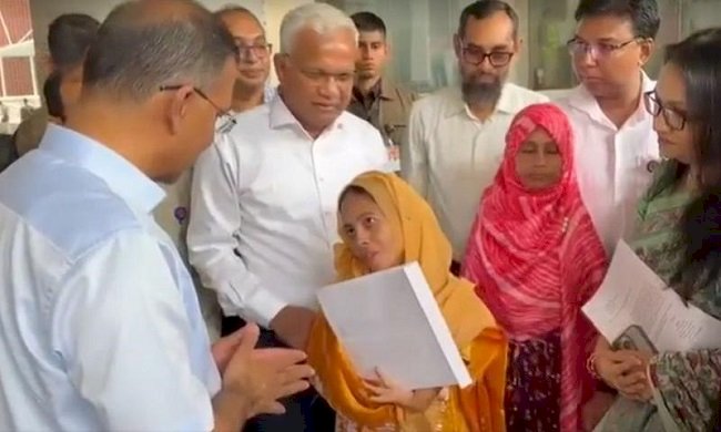 বিশেষ চাহিদাসম্পন্ন ৩ ব্যক্তির হাতে নিয়োগপত্র তুলে দিলেন প্রধানমন্ত্রী