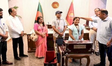 প্রধানমন্ত্রীর সঙ্গে সাক্ষাৎ: অনুশ্রী পেল হারমোনিয়াম, রাকিবের স্বপ্নপূরণ