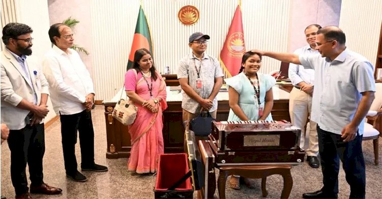 প্রধানমন্ত্রীর সঙ্গে সাক্ষাৎ: অনুশ্রী পেল হারমোনিয়াম, রাকিবের স্বপ্নপূরণ>
</div>
</div>
<div class=