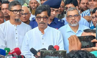 সংকট নেই, একটি অসাধুচক্র সার মজুতের চেষ্টা করছে: কৃষিমন্ত্রী