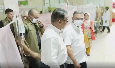 শিশু হাসপাতালের কক্ষে চিকিৎসককে ধূমপান করতে দেখে অসন্তুষ্ট প্রধানমন্ত্রী, বরখাস্তের নির্দেশ