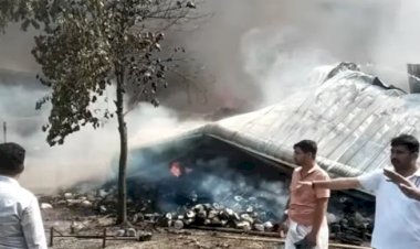 গাজীপুরে পোশাক কারখানার গোডাউনে আগুন, নিয়ন্ত্রণে ৯ ইউনিট
