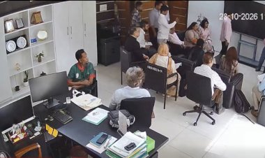 আইইডিসিআর কার্যালয়ে ঢুকে পরিচালককে মারধর