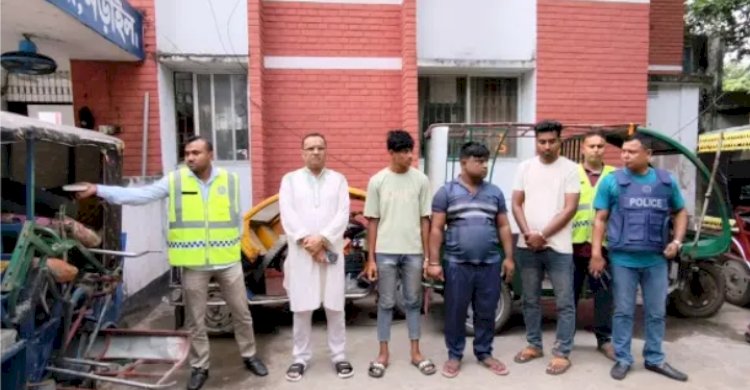 নড়াইলে চারটি চোরাই ইজিবাইক ও মোটরসাইকেলসহ গ্রেপ্তার ৩
